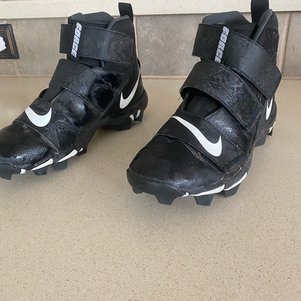Nike Force football cleats, size boys 6.5,